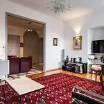 Secret Garden Apartment By Duhomes